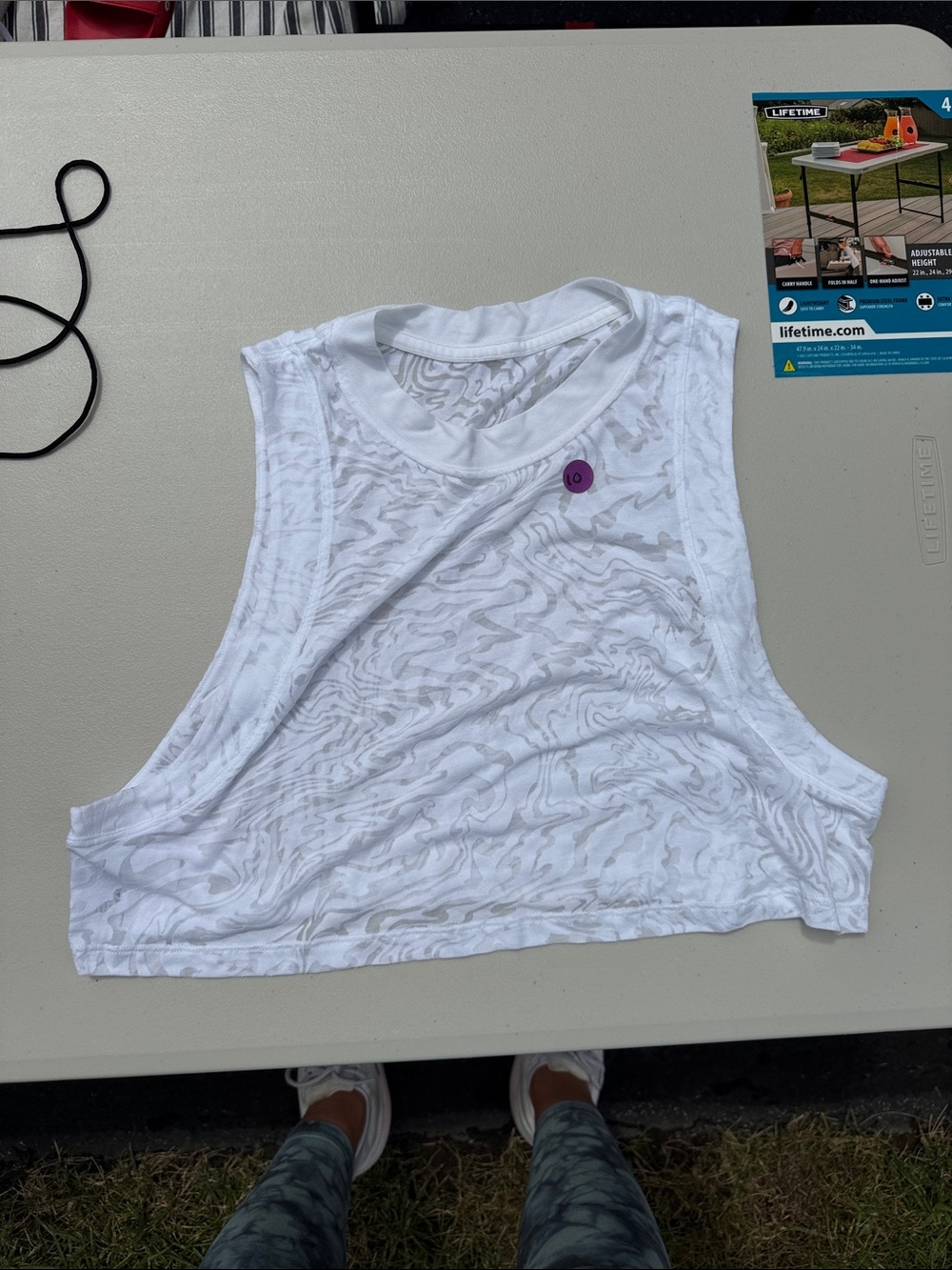 Lululemon White Women's Sleeveless Cropped Tank Top - size 6